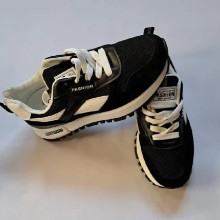 Adidași dama cu alb și negru
