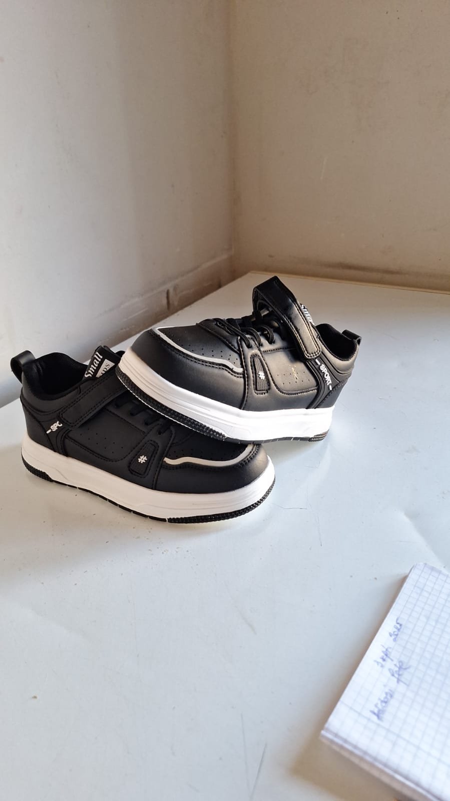 adidasi baieti negru alb